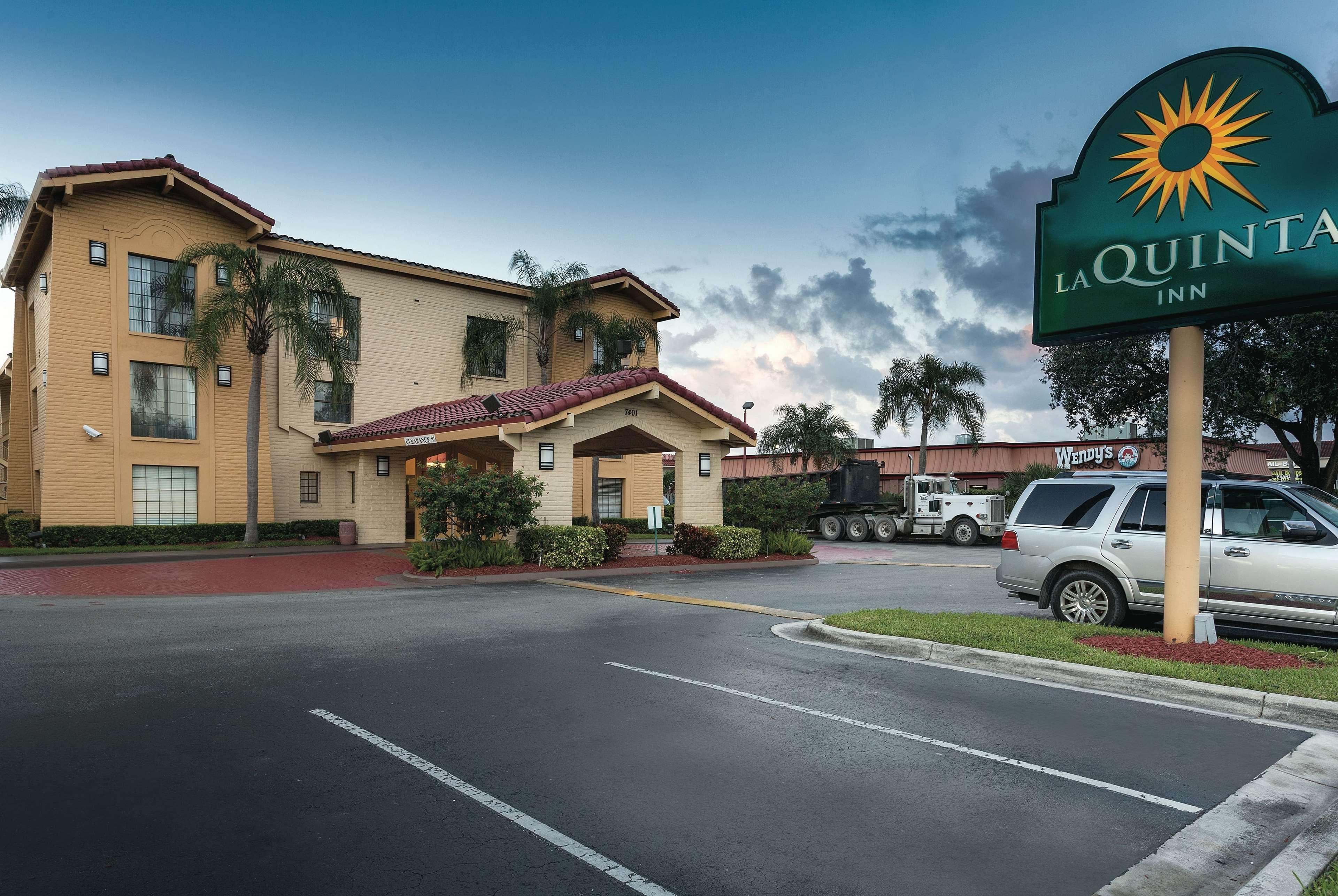 La Quinta Inn By Wyndham Miami Airport North Exterior foto